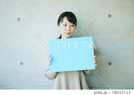 woman with message boards 78032113