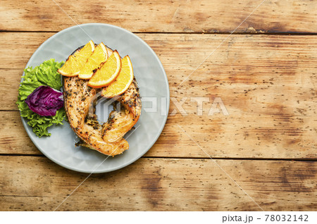 Salmon roasted in orange Salmon roasted in orange 78032142