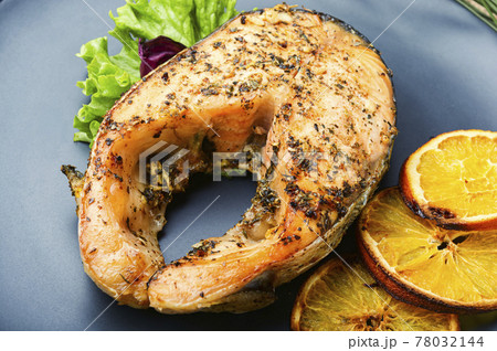 Salmon roasted in orange Salmon roasted in orange 78032144