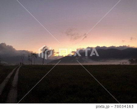 尾瀬の夕暮れ 78034163