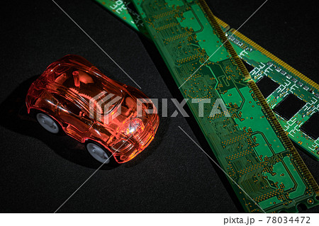 【EV】電気自動車と半導体にスポットライトが当たる様子 フィクス撮影 【EV】電気自動車と半導体にスポットライトが当たる様子 フィクス撮影 78034472