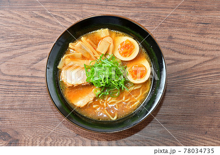 みそラーメン、みそらーめん、味噌らーめん、味噌ラーメン、チャーシュ、シナチク、煮卵、ネギ載せ。 78034735