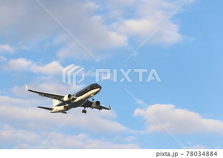 着陸進入する旅客機 着陸進入する旅客機 78034884