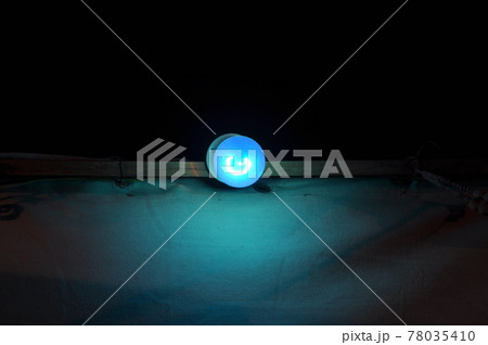 青い電球 78035410