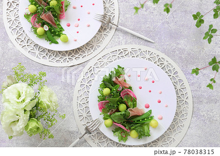 渦巻ビーツと生ハムメロンのサラダ　ドットソース 78038315