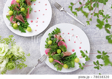渦巻ビーツと生ハムメロンのサラダ　ドットソース 78038320
