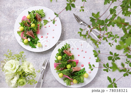 渦巻ビーツと生ハムメロンのサラダ　ドットソース 78038321