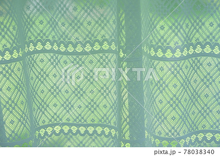 シースルー・カーテンの向こうの緑の輝き1 78038340