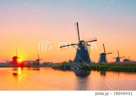 Windmills at Kinderdijk in Holland. Netherlands 78040431