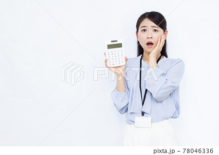 びっくりしている30代のビジネスウーマン 78046336
