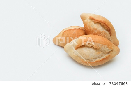 crispy bread white rolls. copy space 78047663