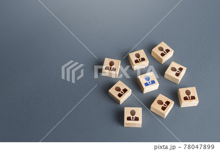 A disorderly group of people with a leader in the center. Business personnel management. Team building. Appointment of a leader to restore order in team. Lack of leadership skills. Bad discipline 78047899