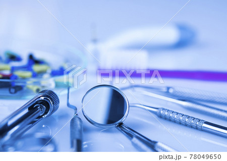 Close-up Dental Instruments Close-up Dental Instruments 78049650