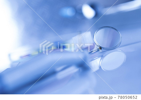 Close-up Dental Instruments Close-up Dental Instruments 78050652