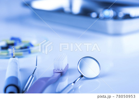 Close-up Dental Instruments Close-up Dental Instruments 78050953
