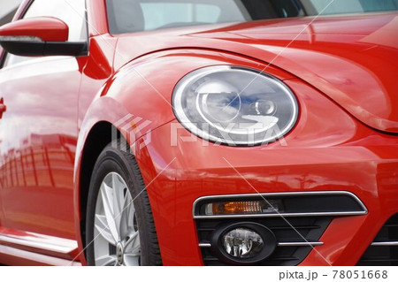 輸入車 赤いVWビートルのフロント部 輸入車 赤いVWビートルのフロント部 78051668