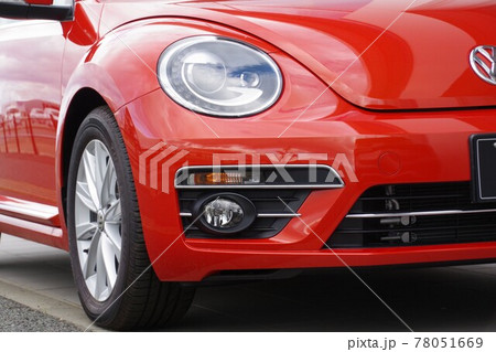 輸入車 赤いVWビートルのフロント部 輸入車 赤いVWビートルのフロント部 78051669