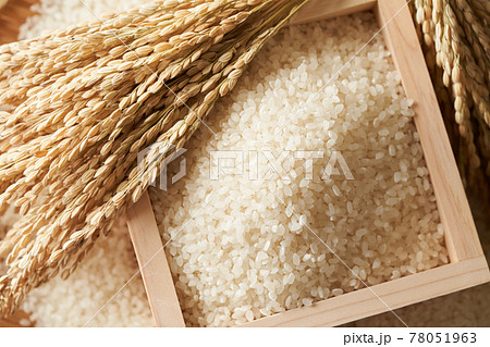枡に盛られた白米 78051963