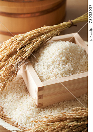 枡に盛られた白米 枡に盛られた白米 78052057