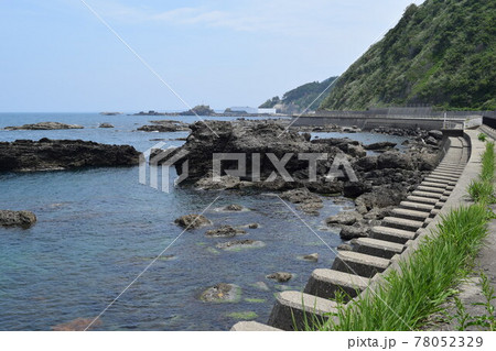 庄内海岸の岩場風景 庄内海岸の岩場風景 78052329
