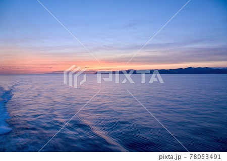 津軽海峡上で見た夕焼け情景@北海道 津軽海峡上で見た夕焼け情景@北海道 78053491