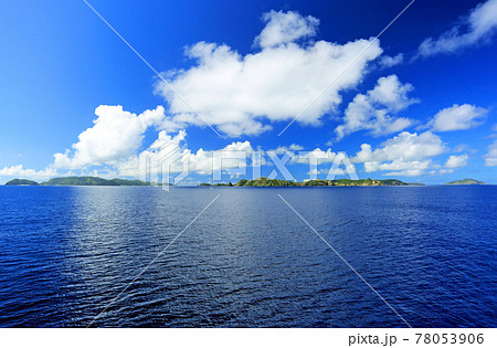 沖縄　海から見た慶良間諸島の島々 78053906