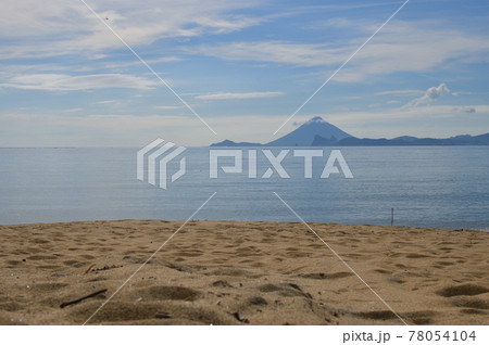 道の駅根占近くの海から見た開聞岳 78054104