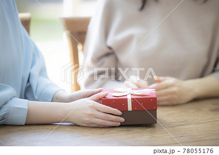 プレゼント 78055176