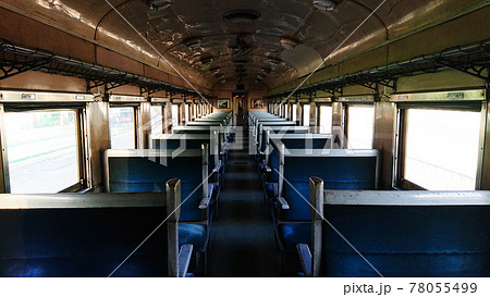 レトロな電車の座席 レトロな電車の座席 78055499