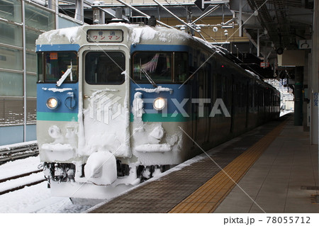 冬の北しなの線115系電車（新信州色：長野⇔妙高高原） 78055712