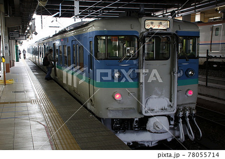 冬の北しなの線115系電車（新信州色：長野⇔妙高高原） 78055714