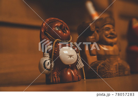 飲食店のタヌキの置物 78057283