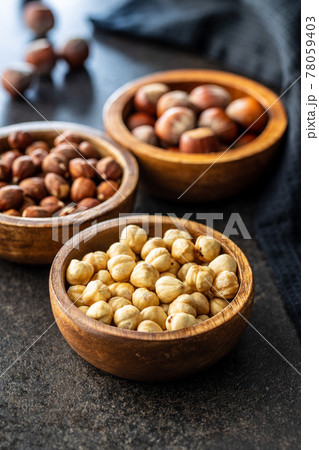 Peeled roasted hazelnut kernels. 78059403