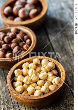 Peeled roasted hazelnut kernels. Peeled roasted hazelnut kernels. 78059404