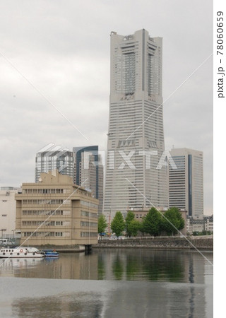 新港橋から見た「横浜ランドマークタワー」(神奈川県横浜市西区みなとみらい2-2-1) 新港橋から見た「横浜ランドマークタワー」(神奈川県横浜市西区みなとみらい2-2-1) 78060659
