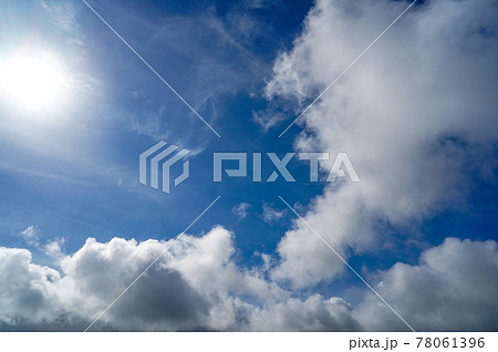 太陽と青く晴れたの空 太陽と青く晴れたの空 78061396