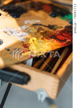artist mess painting tools oil paint on palette artist mess painting tools oil paint on palette 78061713