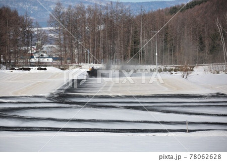 北海道の風景「融雪剤の散布」 78062628