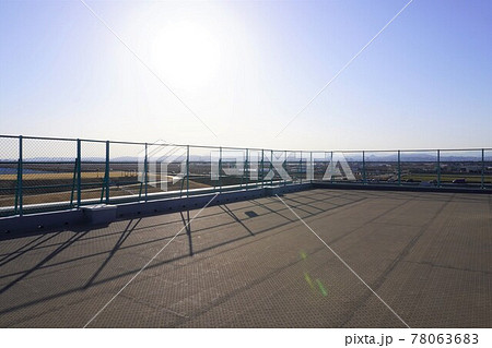 公立学校の校舎屋上の風景 公立学校の校舎屋上の風景 78063683