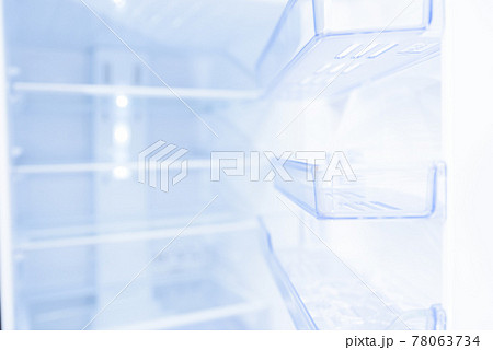 扉を開けた冷蔵庫の冷蔵室 何もない冷蔵庫 ドアポケット 扉を開けた冷蔵庫の冷蔵室 何もない冷蔵庫 ドアポケット 78063734