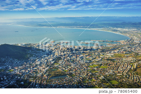Impressive view of Cape Town skyline and its stunning bay from Table Mountain, South Africa 78065400
