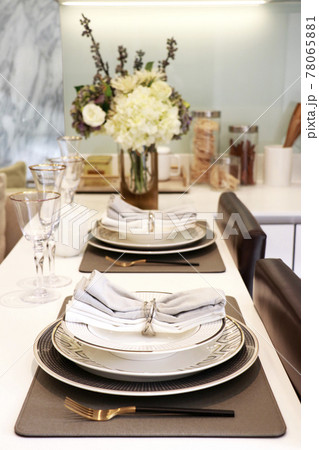 tableware set for dinner 78065881