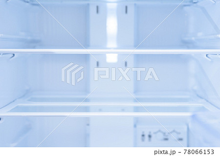 扉を開けた綺麗な冷蔵庫の冷蔵室 何もない冷蔵庫 ドアポケット 背景素材 扉を開けた綺麗な冷蔵庫の冷蔵室 何もない冷蔵庫 ドアポケット 背景素材 78066153