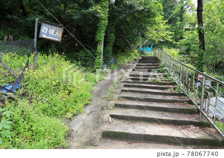古い 住宅 破壊 78067740