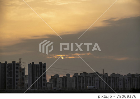 海 日没 夕焼け 78069376