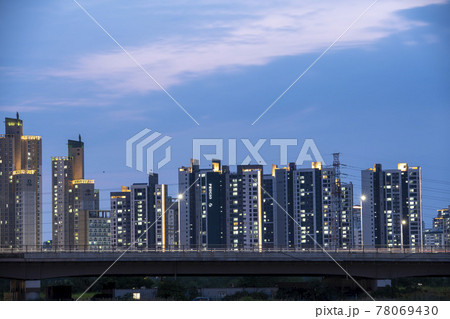 海 都市 都会 78069430
