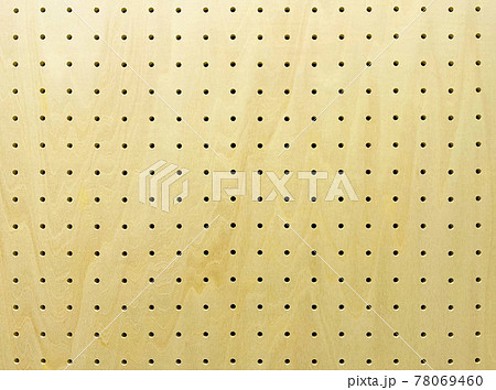 木目のある薄い黄色の有孔ボードの背景画像 木目のある薄い黄色の有孔ボードの背景画像 78069460