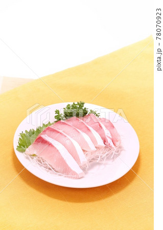 ブリの刺身　魚の切り身　食べ物 78070923