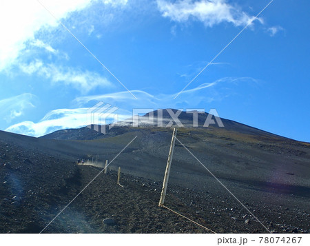 富士山と不思議な雲 78074267