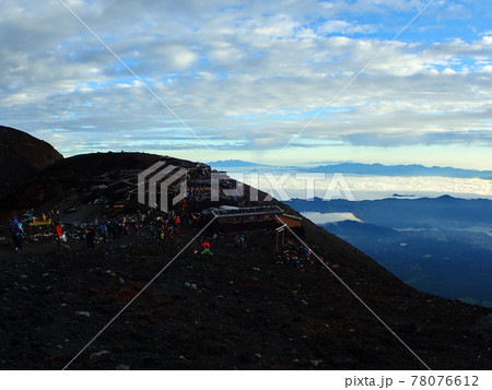 富士山頂から見る景色 78076612